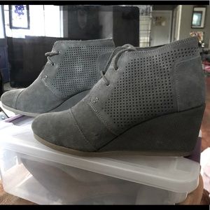 Toms suede booties